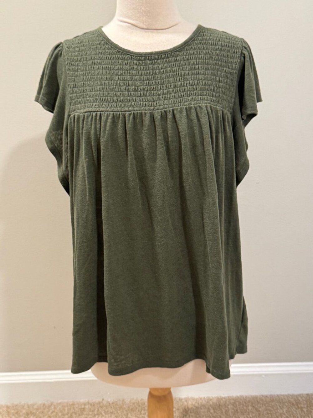 Women's size Large Time & Tru Khaki Green Short Flutter Sleeved Shirt